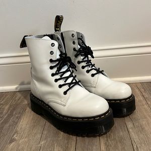 Worn 2 times, broken in slightly! Needs a new home <3